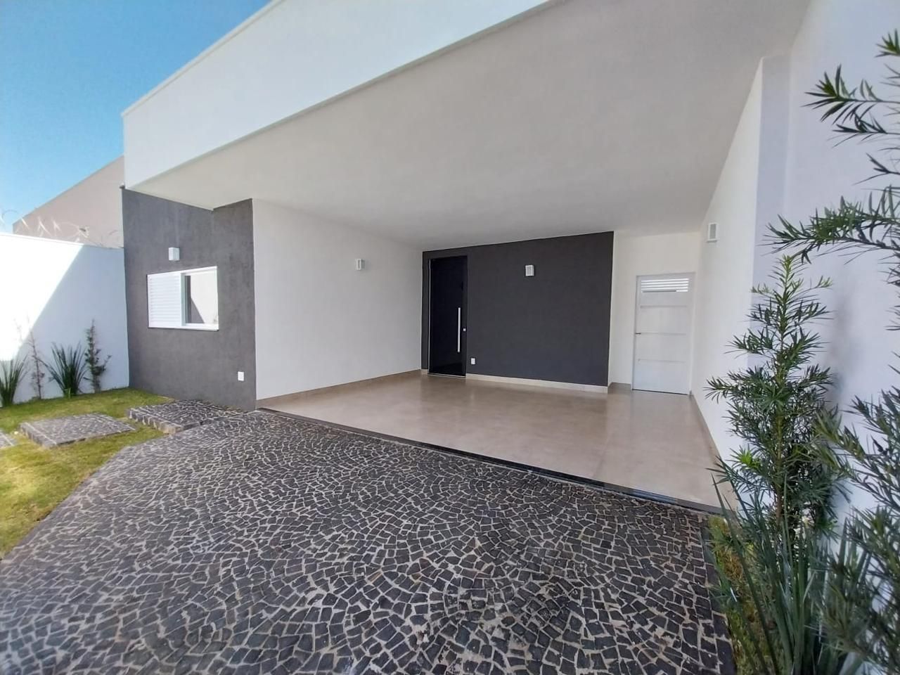 Casa à venda com 3 quartos, 165m² - Foto 2