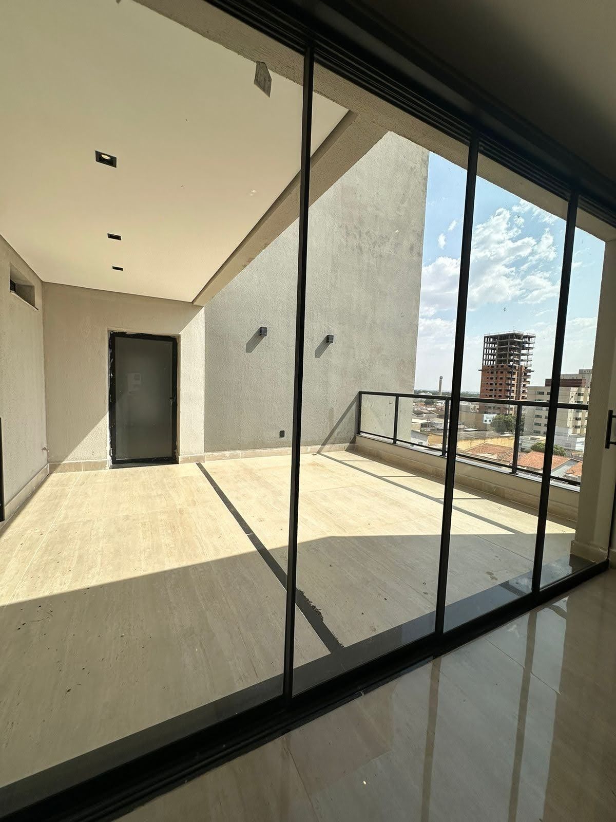 Cobertura à venda com 3 quartos, 250m² - Foto 1