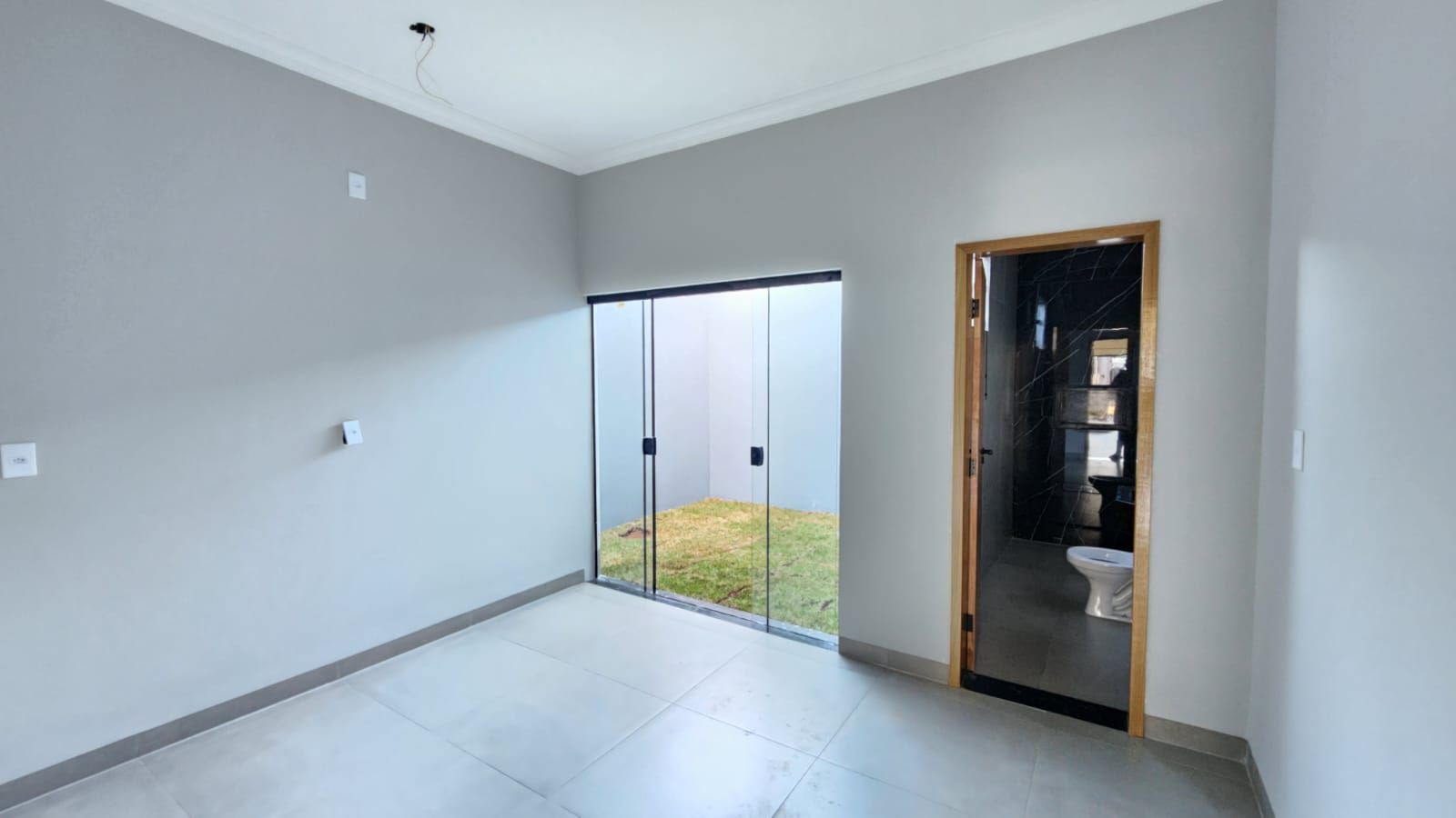 Casa à venda com 2 quartos, 68m² - Foto 1