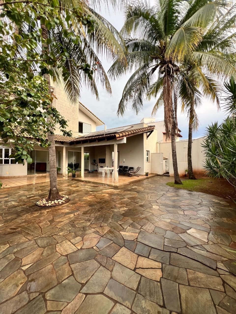 Casa, 5 quartos, 305 m² - Foto 1