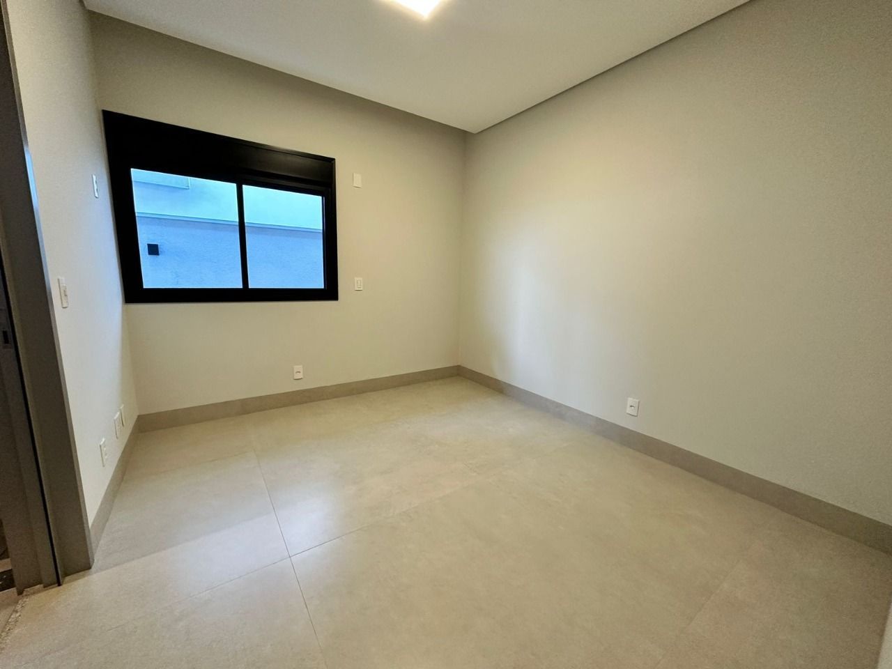 Casa de Condomínio à venda com 3 quartos, 227m² - Foto 1