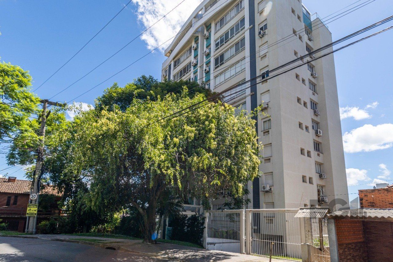   Apartamento de um quarto (dormitório) e uma vaga de garagem no bairro Jardim Botânico em Porto Alegre. 