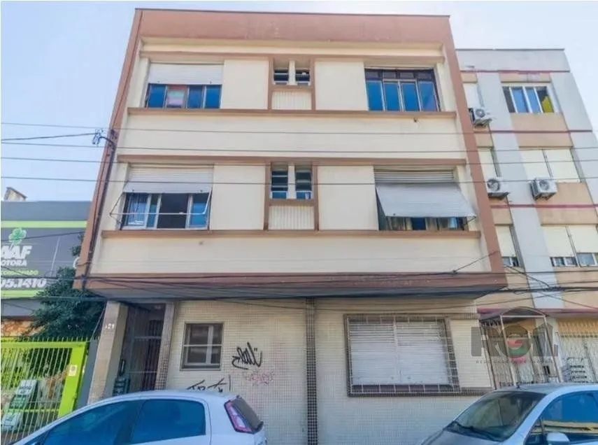 Apartamento de 2 quartos transformados em um no bairro Santa Cecília em POA/RS
