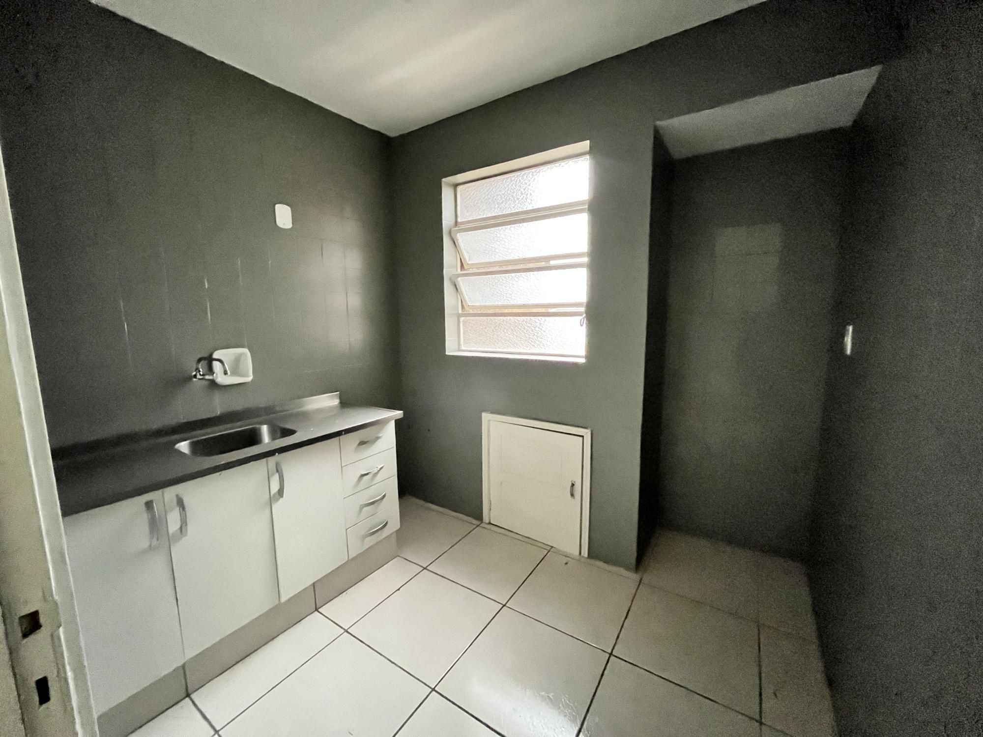 Um quarto, cozinha e banheiro na Duque de Caxias - Centro — foto 5