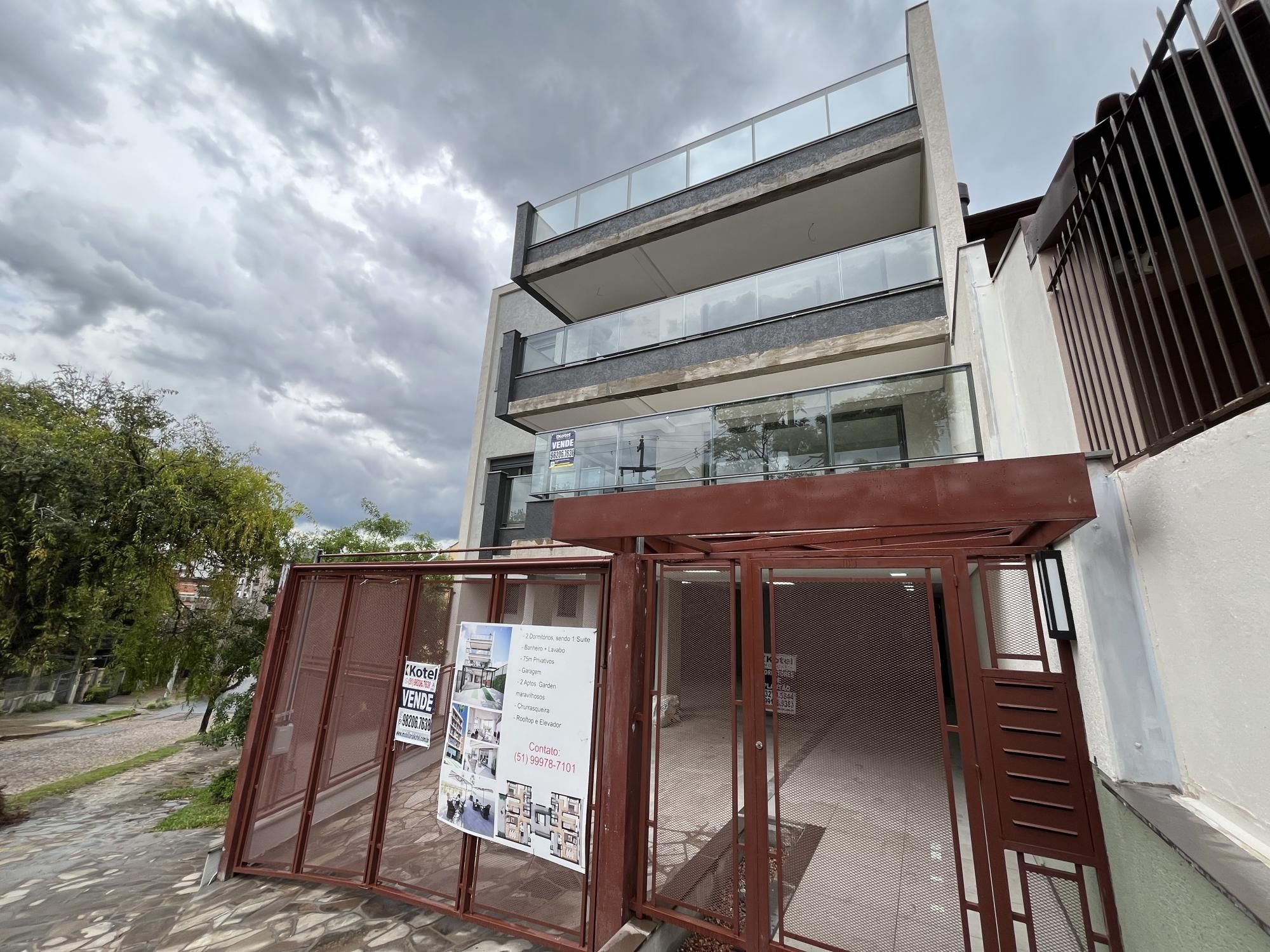 Apartamento, 2 dormitórios no bairro Três Figueiras em Porto Alegre para Comprar