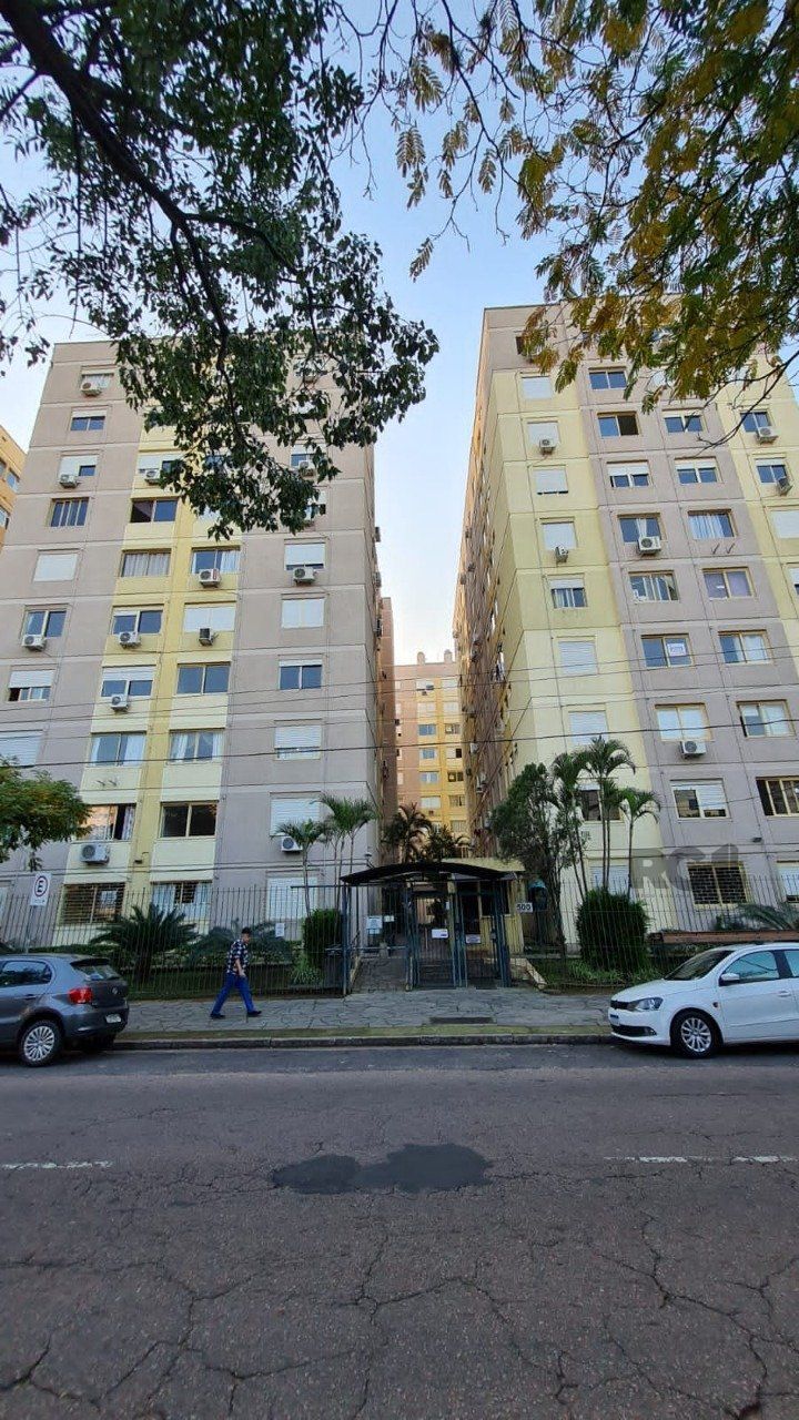 Apartamento à venda com 60m², 2 quartos no bairro Santana em Porto Alegre
