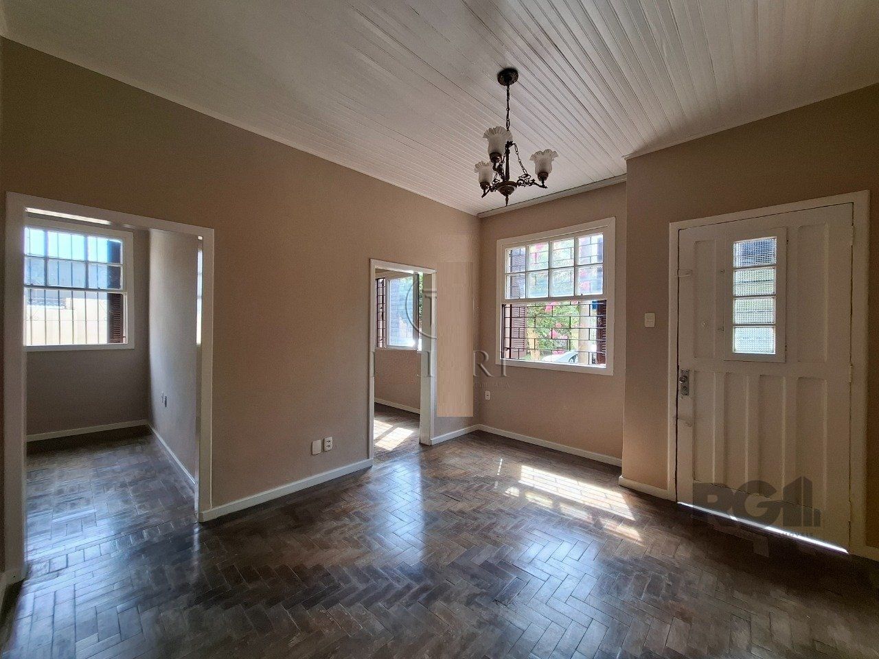 Casa à venda com 2 quartos, 90m² - Foto 4