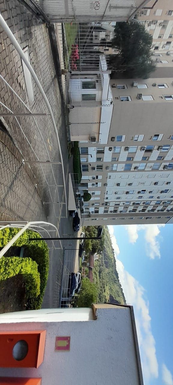 Apartamento à venda com 2 quartos, 52m², 1 suíte, 1 vaga, Rua Carlos Reverbel no bairro Jardim Carvalho em Porto Alegre