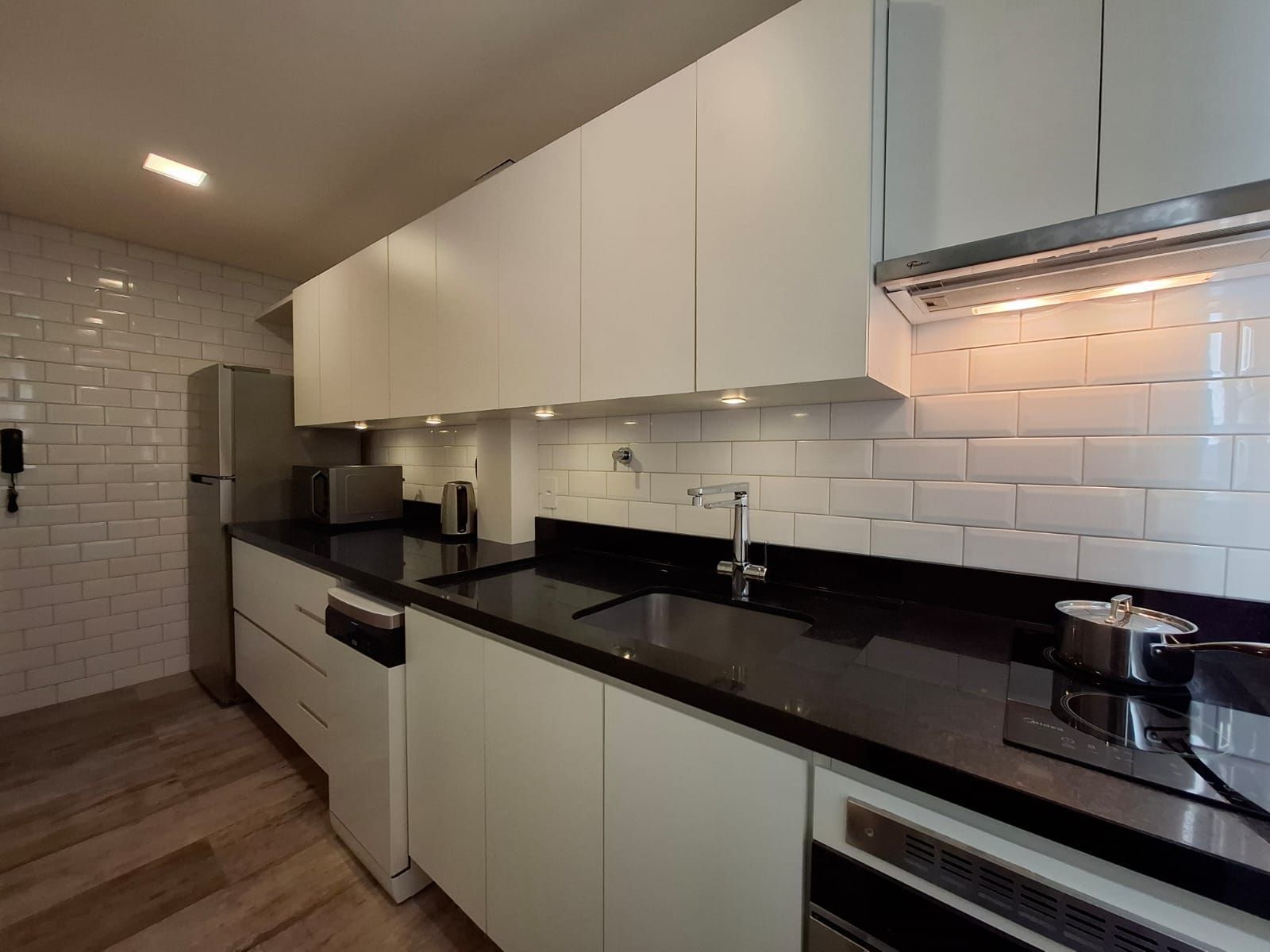 Apartamento de um quarto com garagem no bairro Partenon