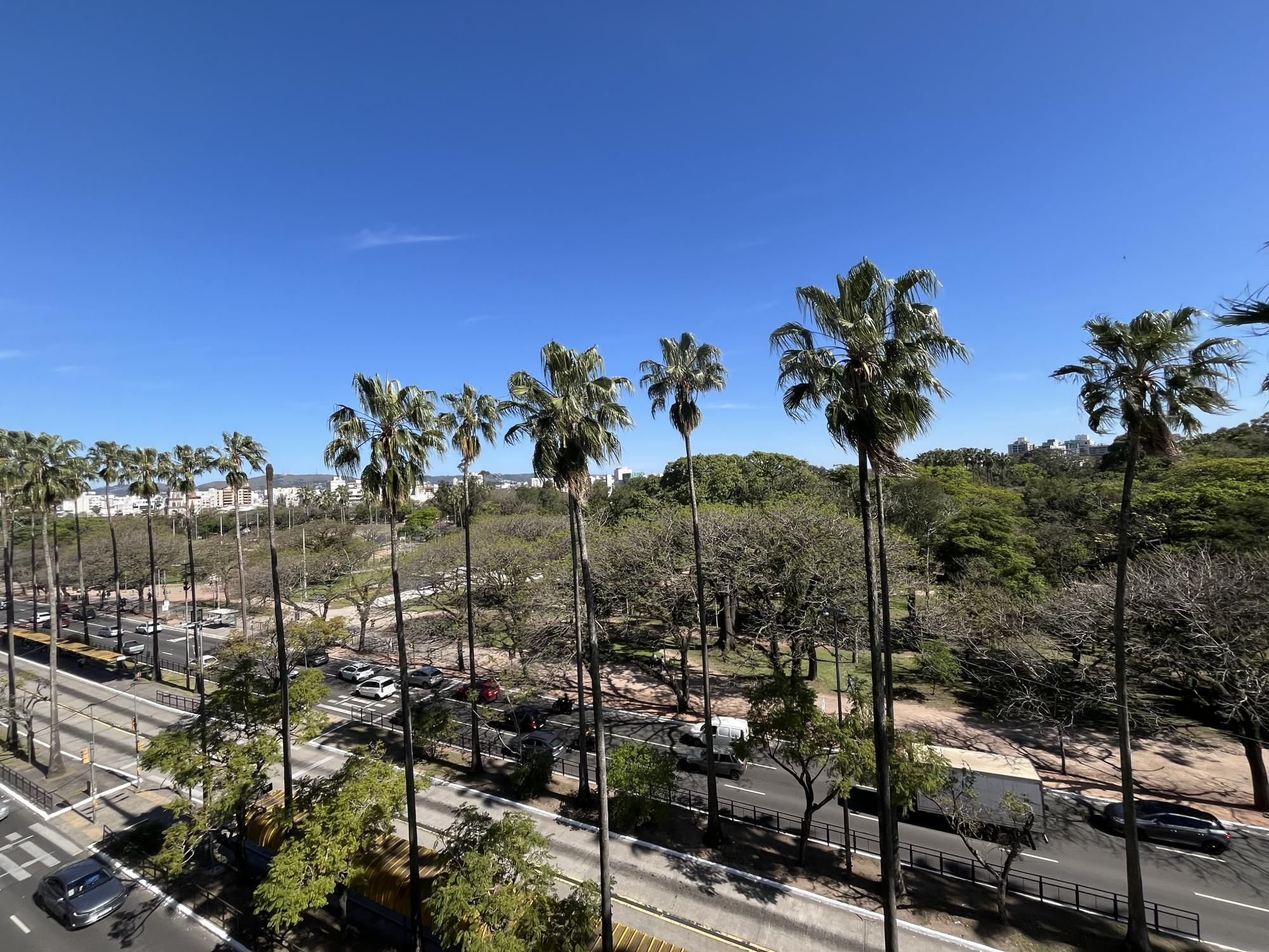 Apartamento 3 dormitórios em frente à Redenção