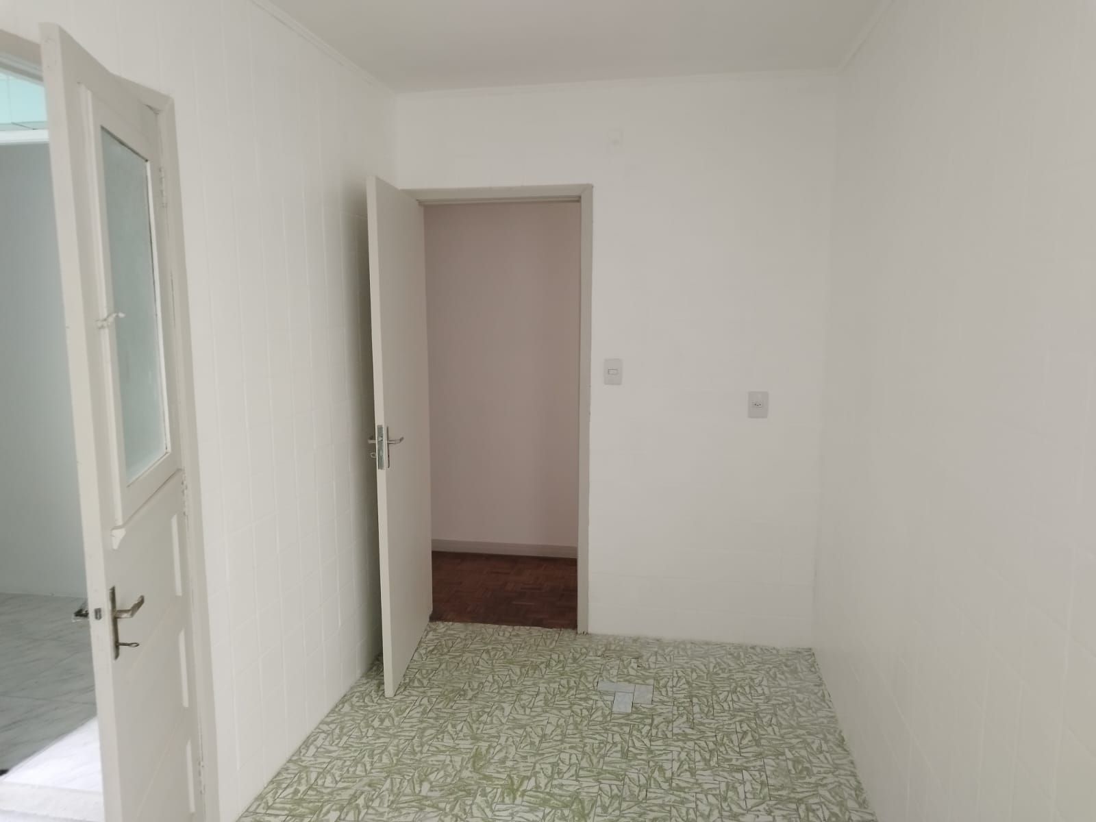 Apartamento de 3 dormitórios, e 2 banheiros, e dependência de empregada, e 1 Vaga de Garagem, em Porto Alegre-RS — foto 4