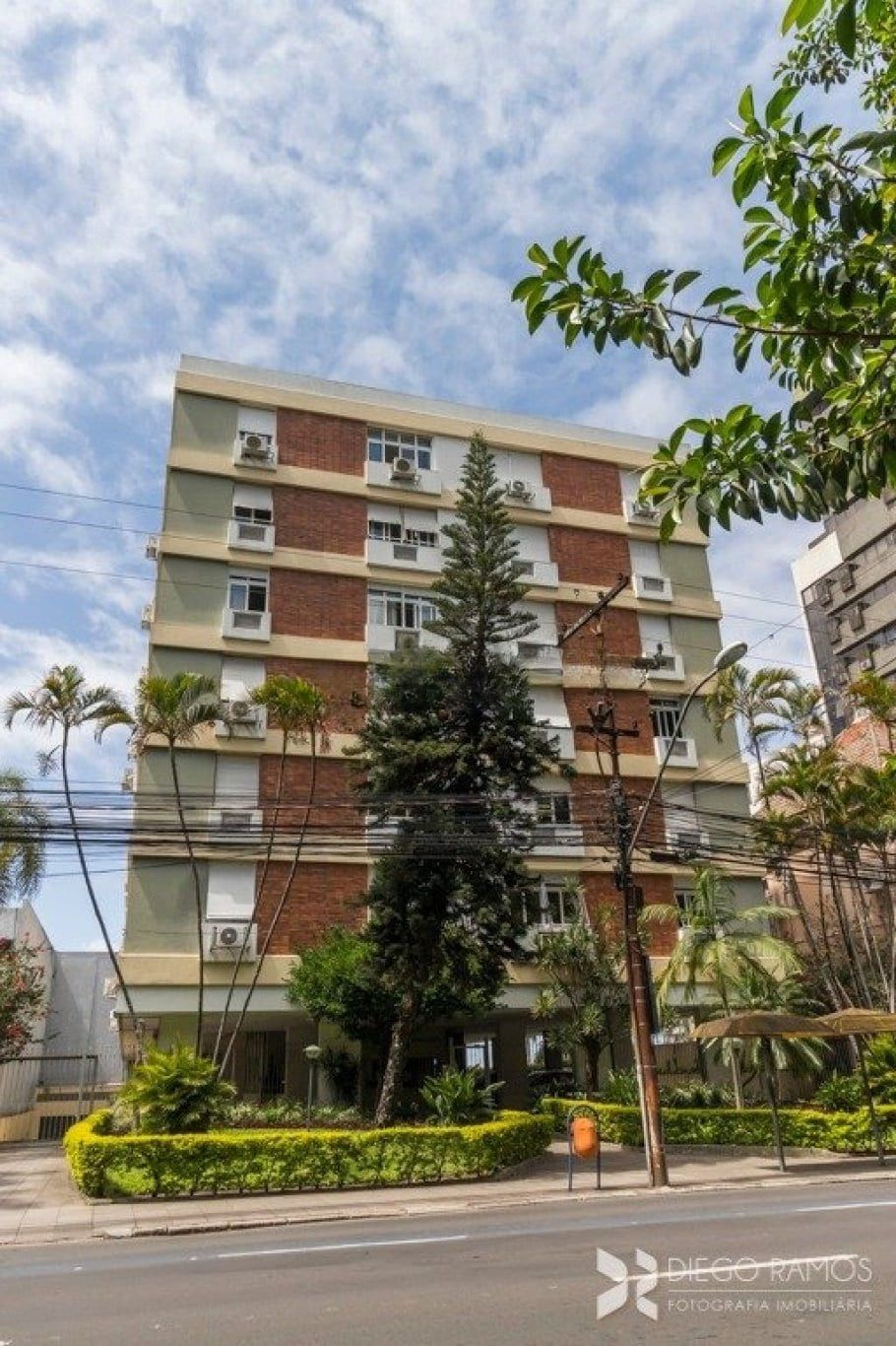 Apartamento de 3 quartos, 2 banheiros e 1 vaga garagem no bairro Moinhos Vento