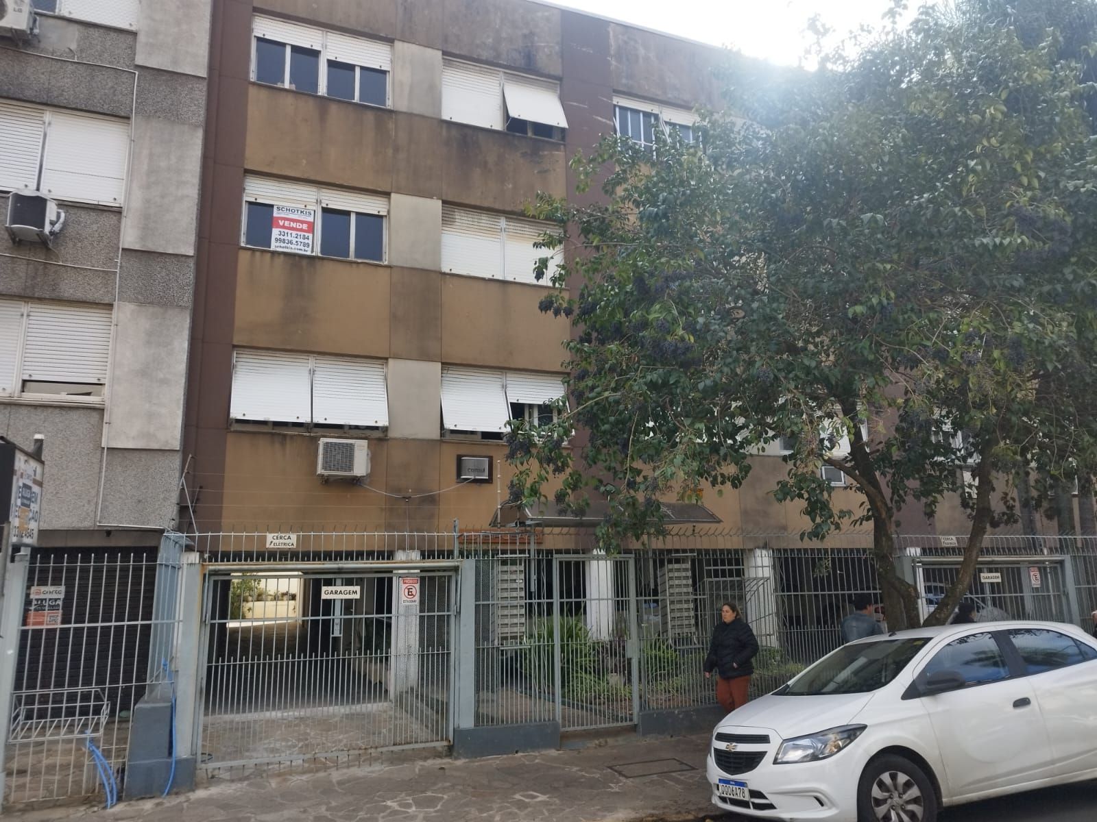 Apartamento de 3 dormitórios, e 2 banheiros, e dependência de empregada, e 1 Vaga de Garagem, em Porto Alegre-RS — foto 2