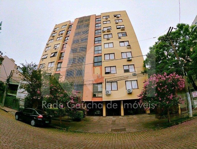 Vende Apartamento de cobertura duplex de 2 dormitórios com garagem escriturada e semi-mobiliado, no bairro Cidade Baixa.