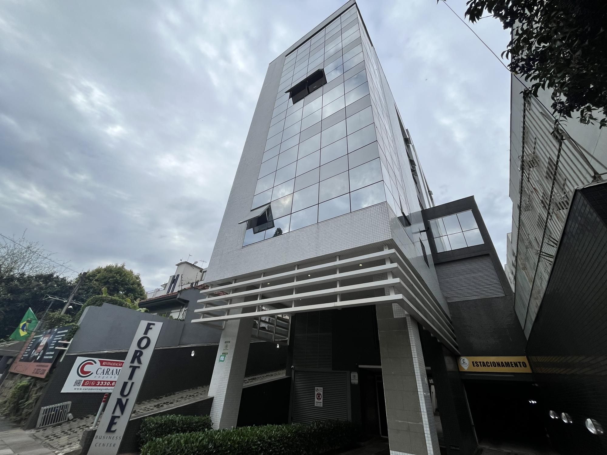 Sala comercial com 2 vagas de garagem escrituradas