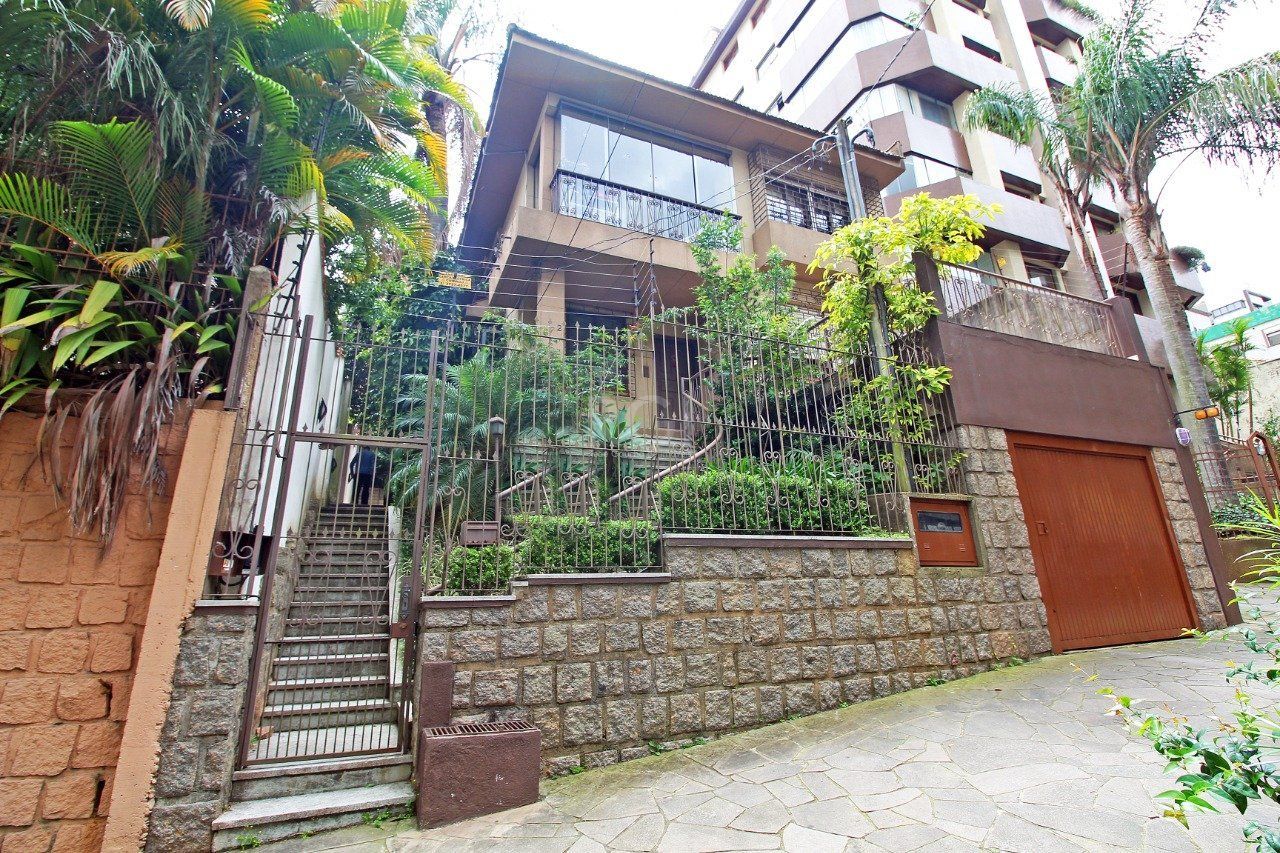 Casa para Venda - 464.5m², 3 dormitórios, sendo 1 suites, 3 vagas - Petrópolis
