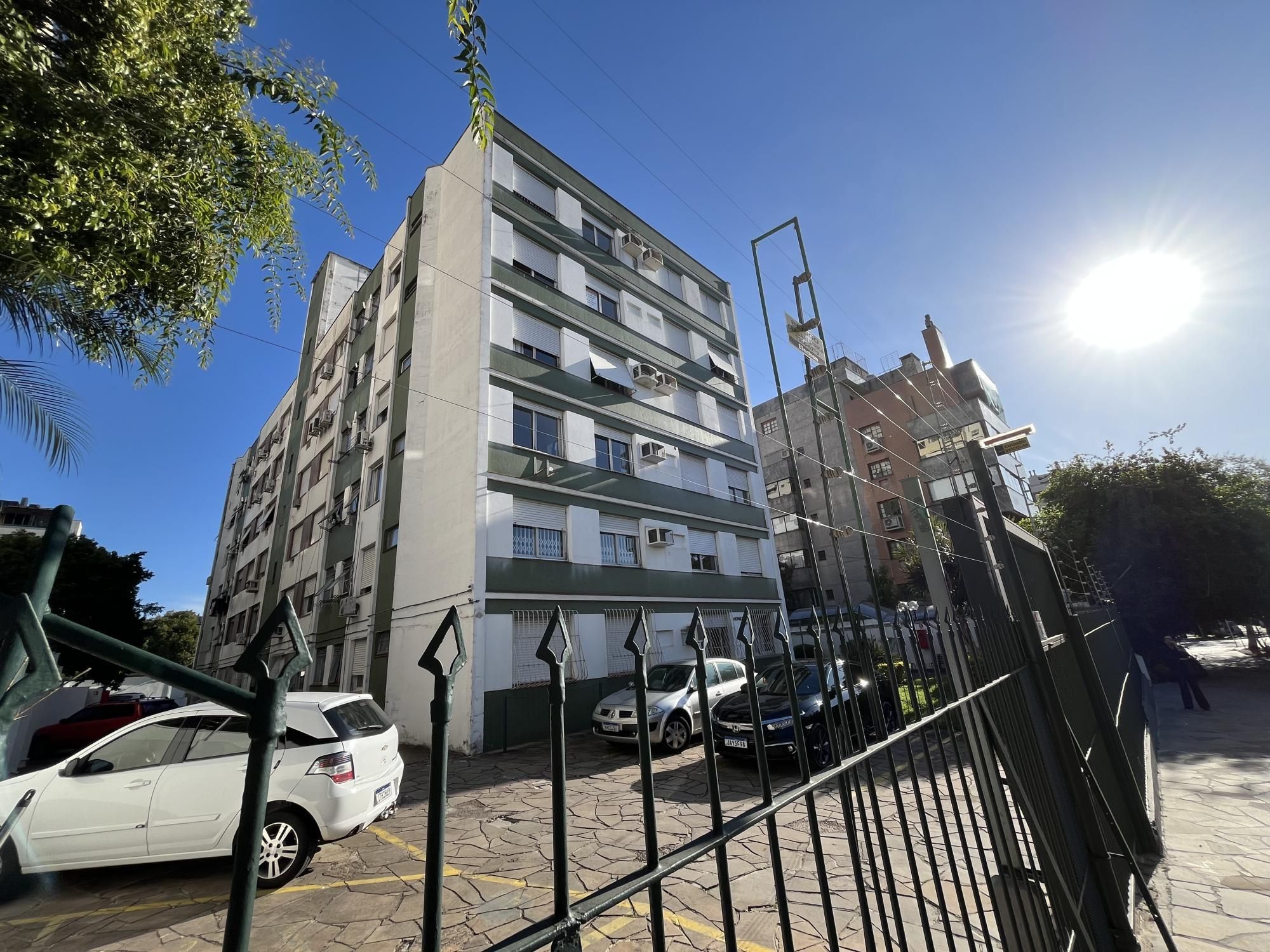 Apartamento de 2 quartos, suíte e 1 vaga de garagem Menino Deus em Porto Alegre