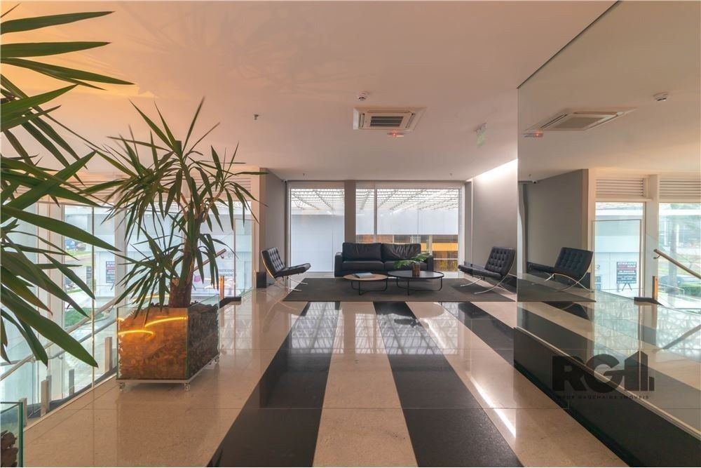 Sala comercial com 36,7 m² de área privativa e 1 vaga(s) de garagem. Localizado na Rua/Av. Doutor Nilo Peçanha, no bairro Bela Vista em Porto Alegre.