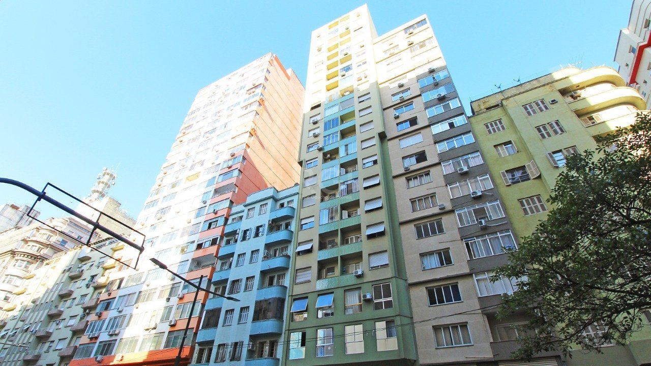 Excelente apartamento de 1 (um) quarto no bairro Centro, da cidade de Porto Alegre , na Av. Borges de Medeiros, 652 . Apartamento amplo e muito bem localizado, em localização nobre na Av. Borges d