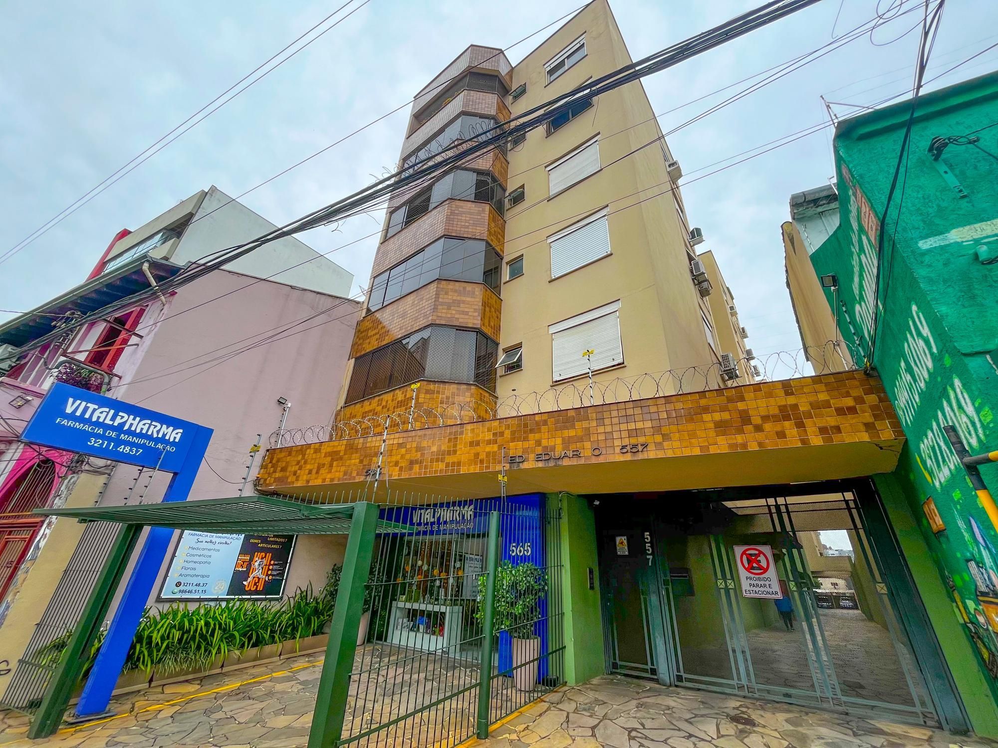 Apartamento reformado de 2 quartos e 1 vaga de garagem no bairro Cidade Baixa
