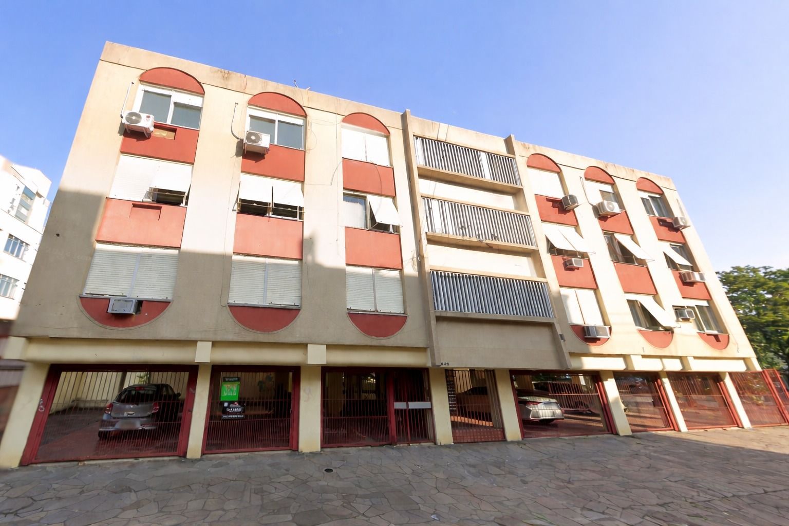Apartamento de 2 quartos e 2 vagas de garagem no bairro Santana em Porto Alegre — foto 2