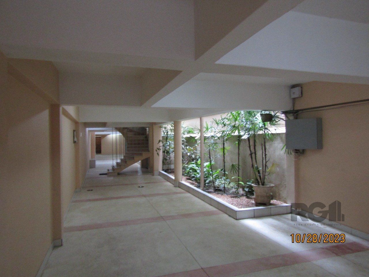 Apartamento à venda com 2 quartos, 62m² - Foto 2