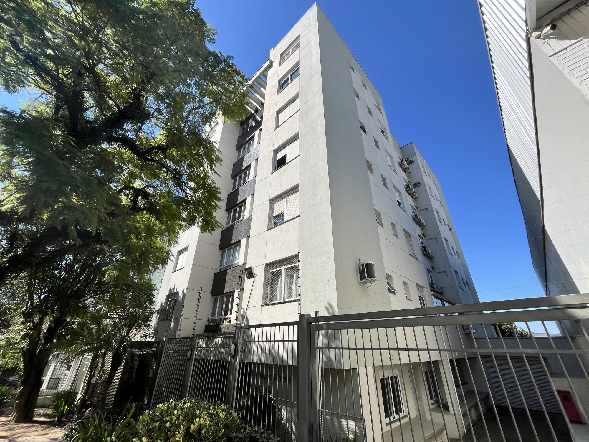 Apartamento de dois quartos, suíte e uma vaga de garagem no bairro Petrópolis