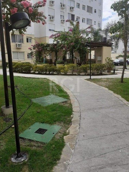 Apartamento 2 dormitórios e 1 vaga de garagem escriturada, no bairro Cristal — foto 4