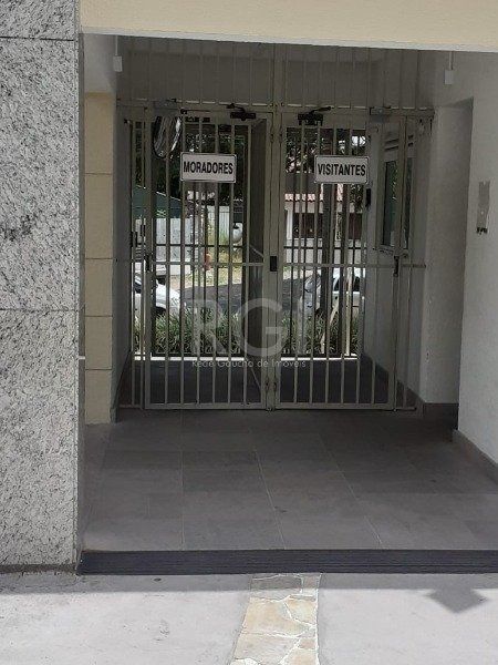 Apartamento 2 dormitórios e 1 vaga de garagem escriturada, no bairro Cristal