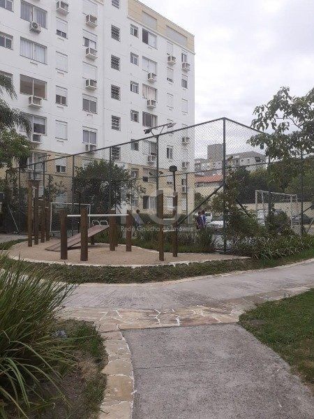 Apartamento 2 dormitórios e 1 vaga de garagem escriturada, no bairro Cristal — foto 2