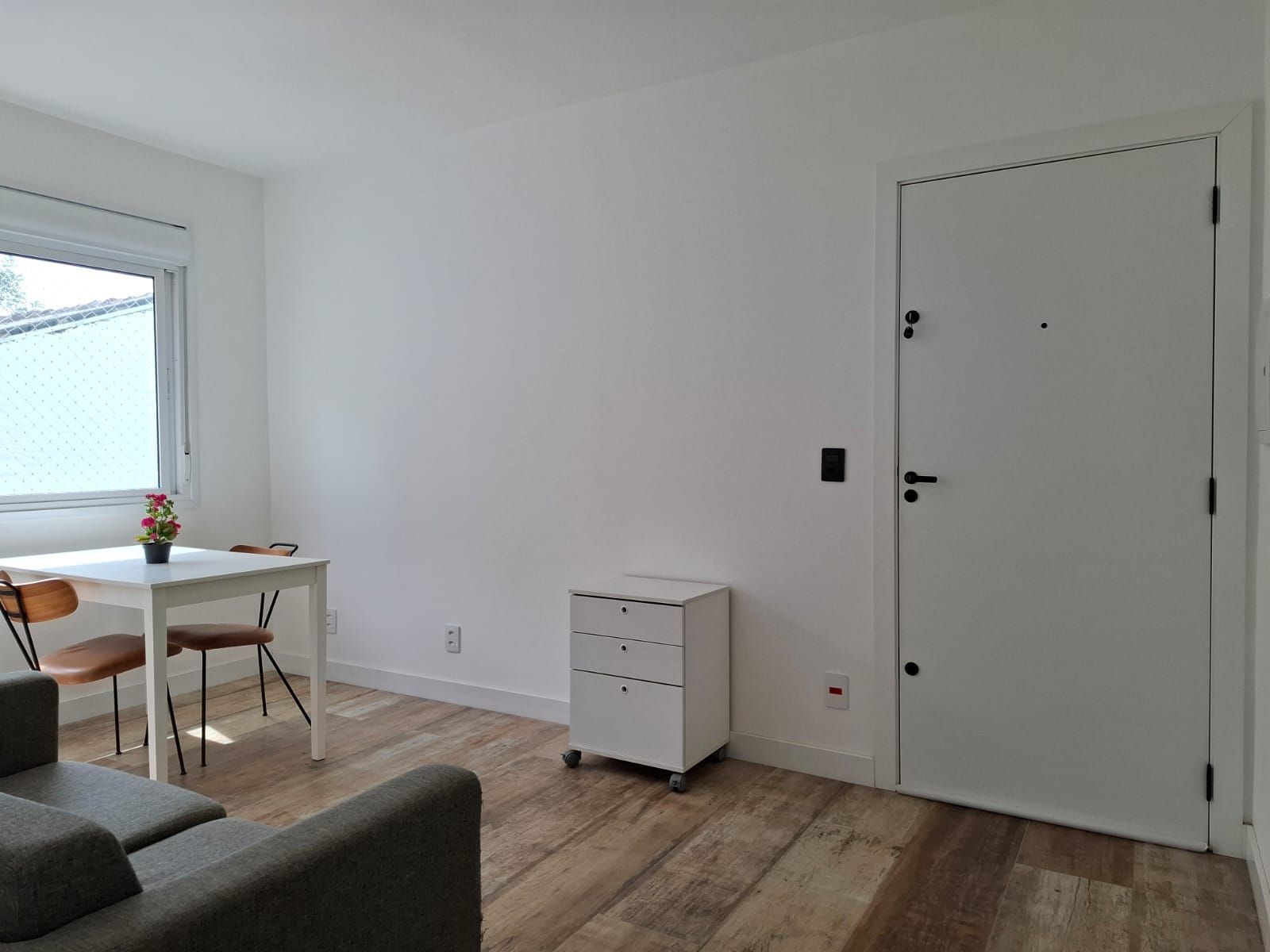 Apartamento de um quarto com garagem no bairro Partenon