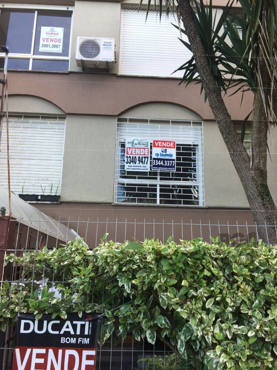   Excelente apartamento de dois dormitórios no bairro Bom Jesus em Porto Alegre. 