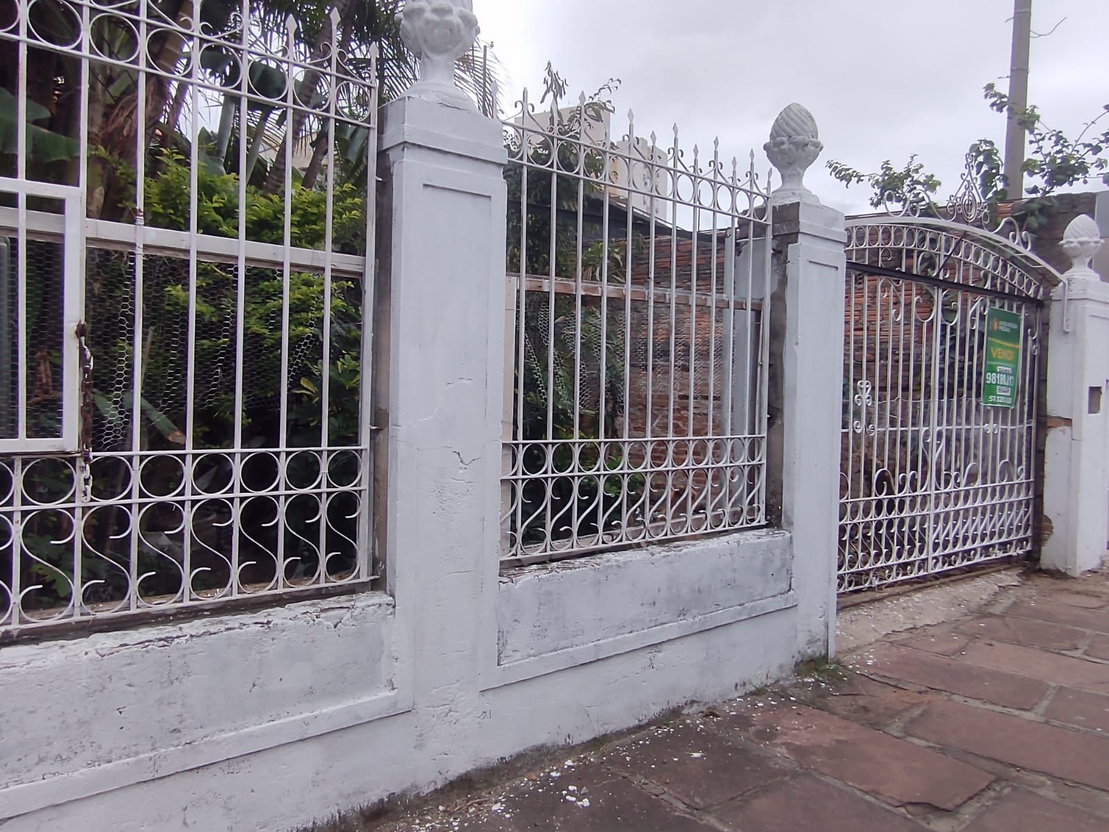 Casa, 2 dormitórios no bairro Rio Branco em Porto Alegre para Comprar