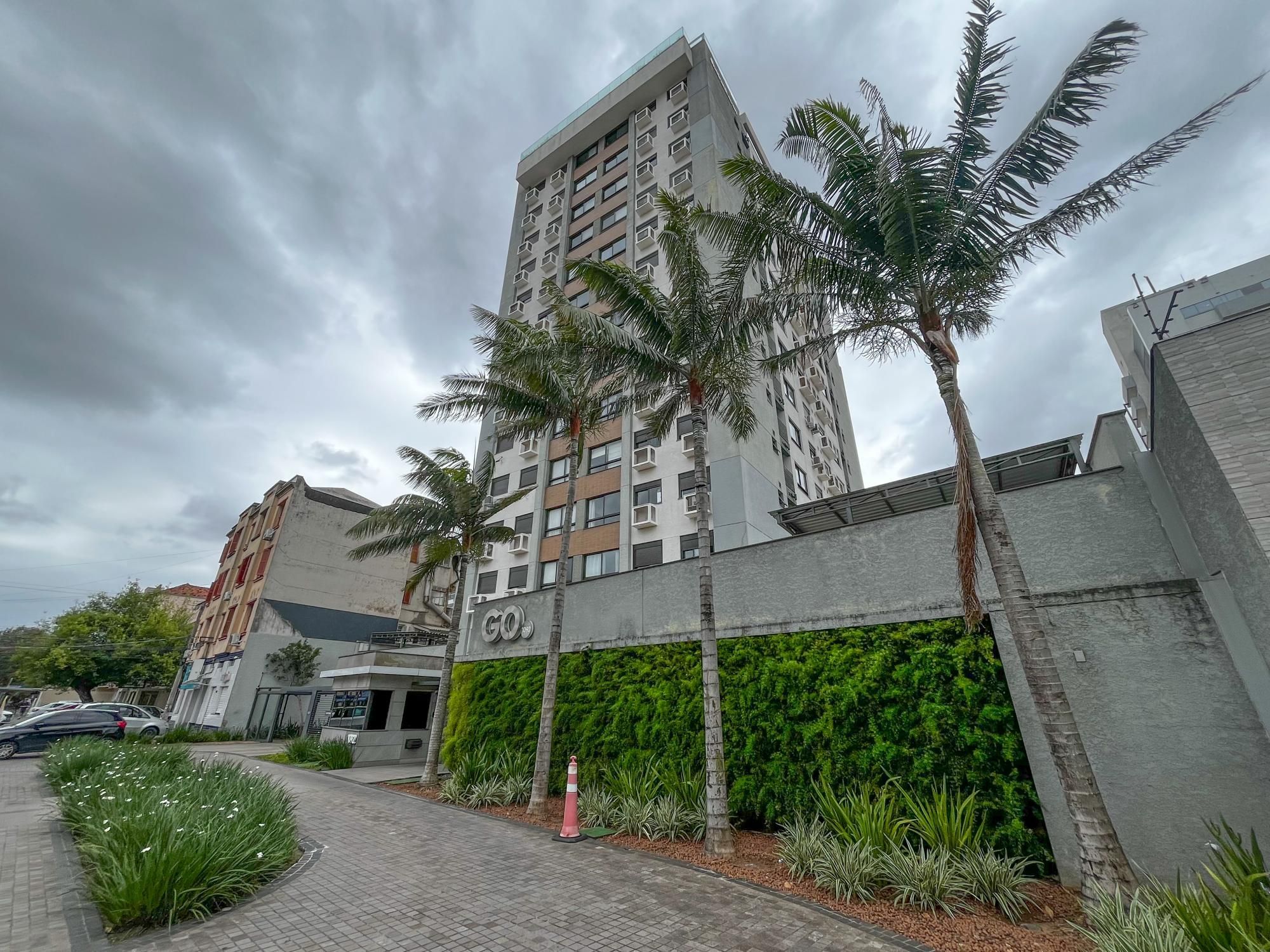 Apartamento de 2 quartos, suíte e 1 vaga de garagem no bairro Santana em POA