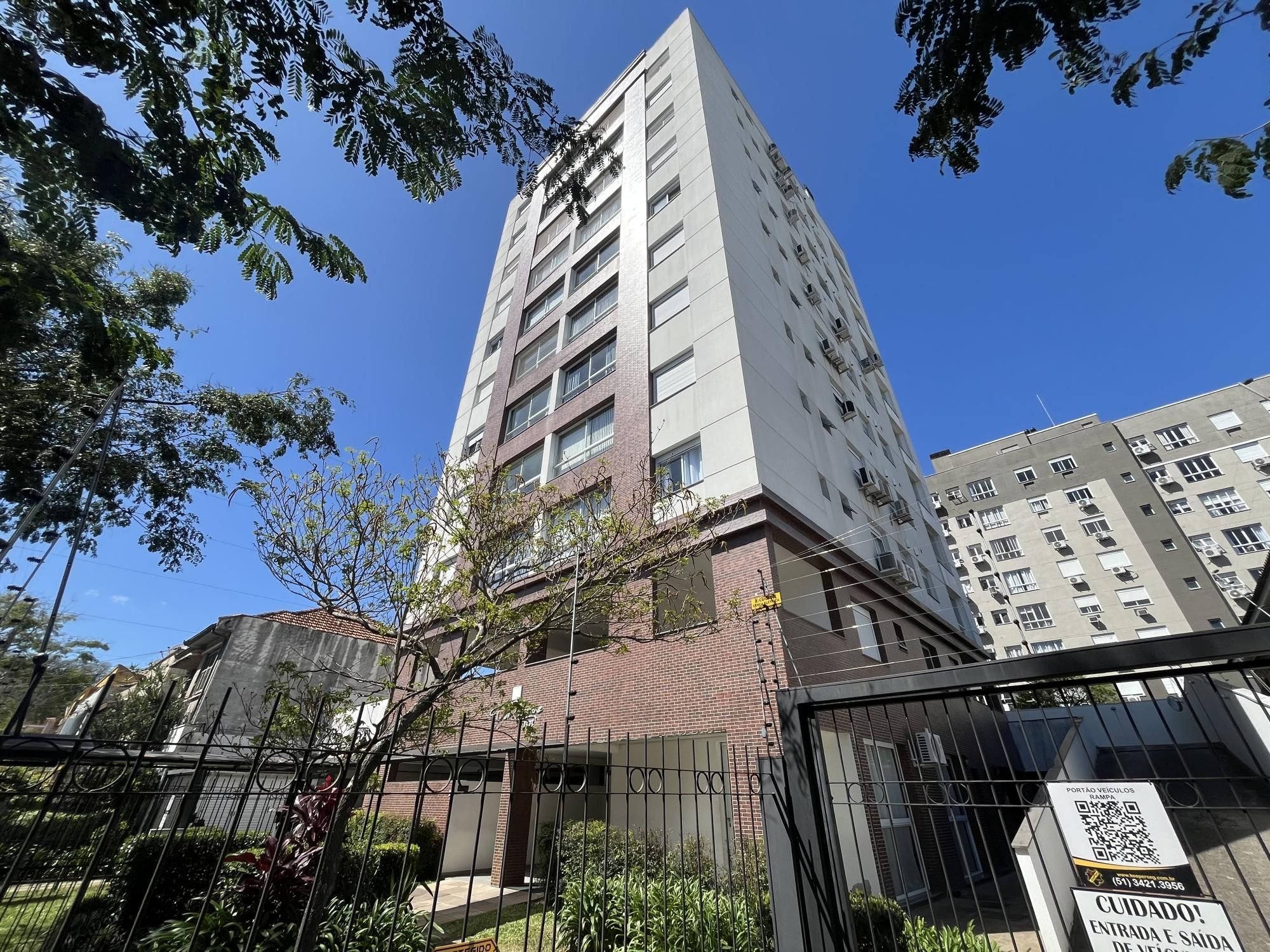 Apartamento de um quarto e uma vaga de garagem no bairro Menino Deus em POA/RS