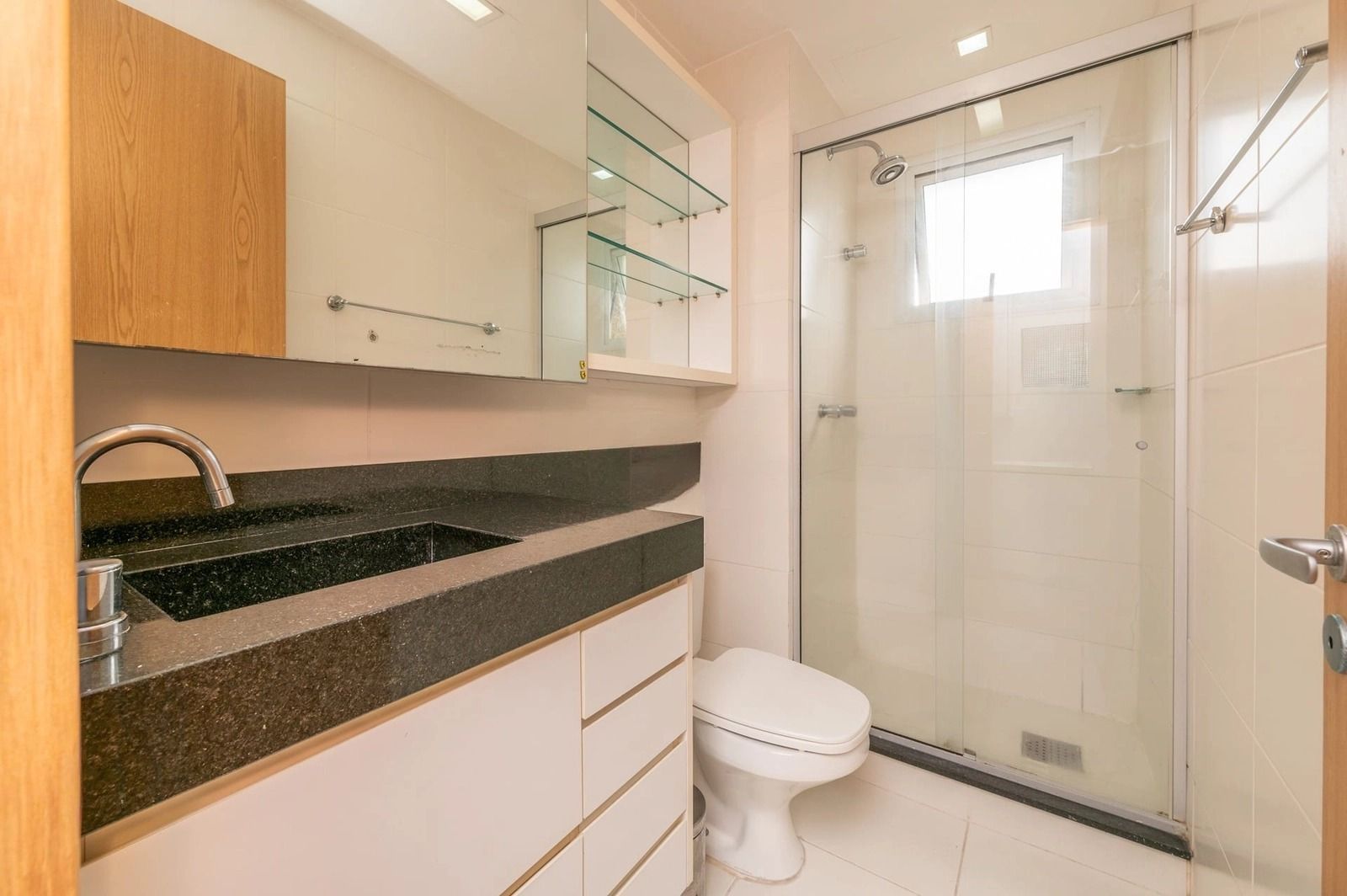 Apartamento - 82.28m², 2 dormitórios, 1 suíte, 2 vagas - Jardim Lindóia