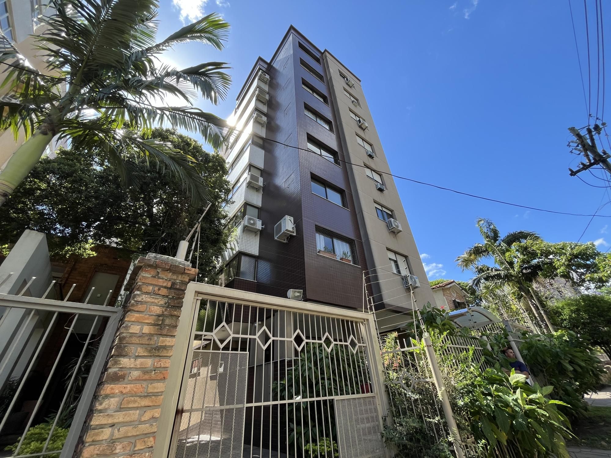 Apartamento de 3 quartos, suíte e 2 vagas de garagem no bairro Petrópolis.