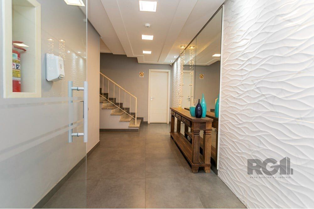 Apartamento à venda com 2 quartos, 64m² - Foto 3