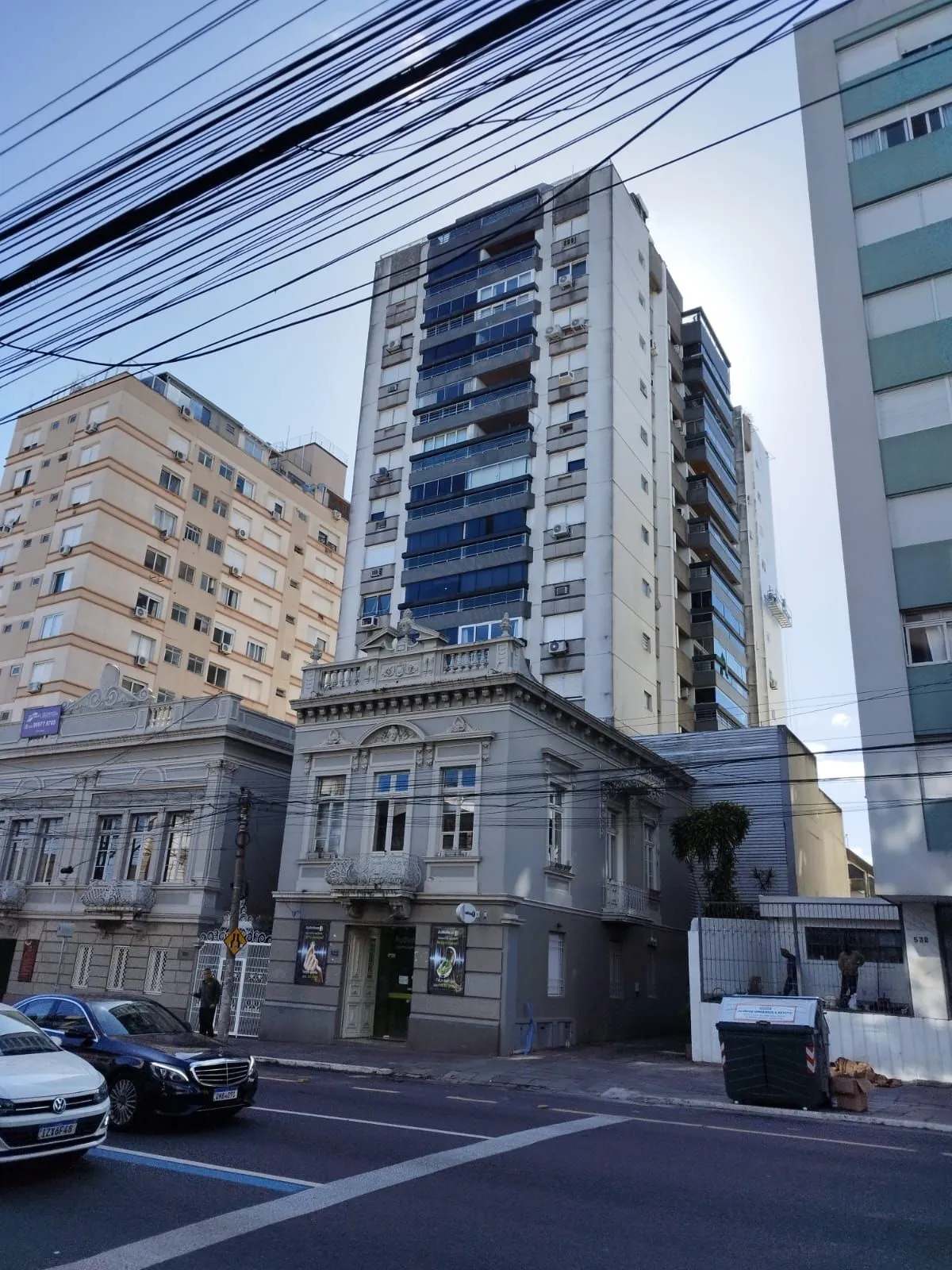 Apartamento 2 Dormitórios, 1 vaga Dupla de Garagem, Bairro Independência, Porto Alegre-RS