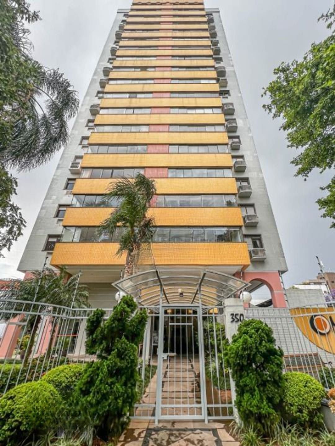 Apartamento à venda com 103m², 3 quartos, 1 suíte, 1 vaga no bairro Menino Deus em Porto Alegre