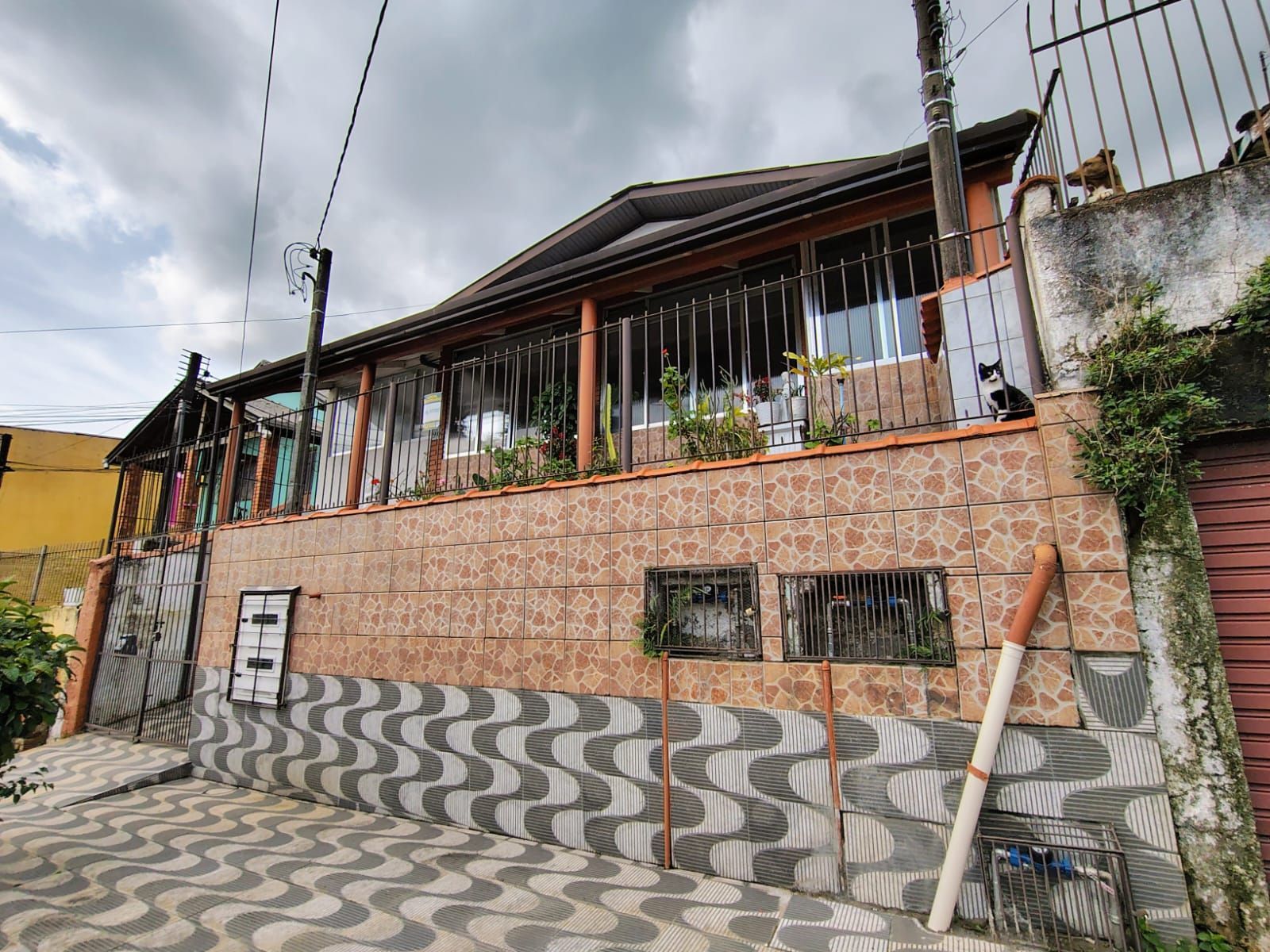 Casa 3 dormitórios e 3 vagas de garagem.