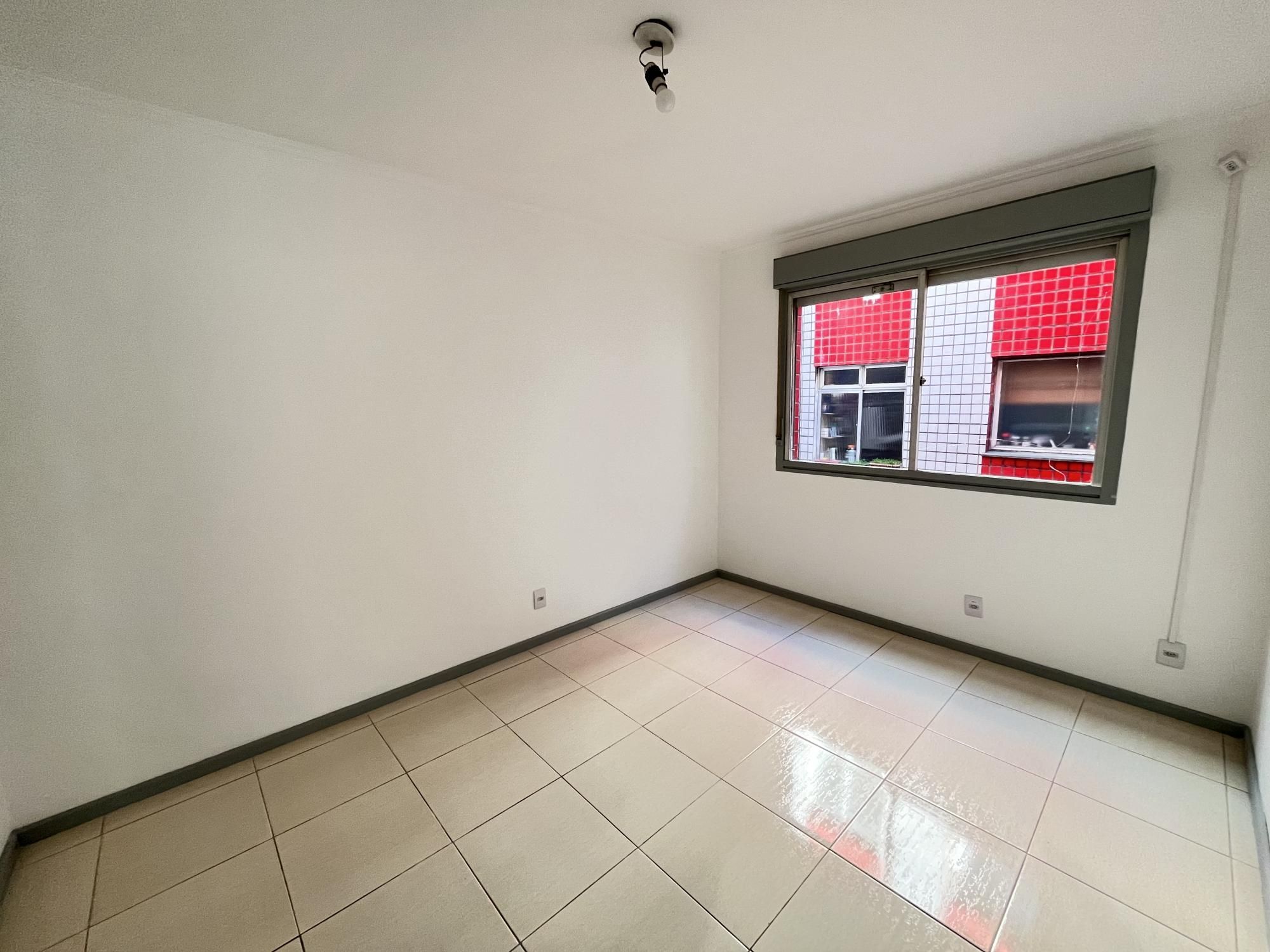 Apartamento reformado de um quarto próximo da PUC