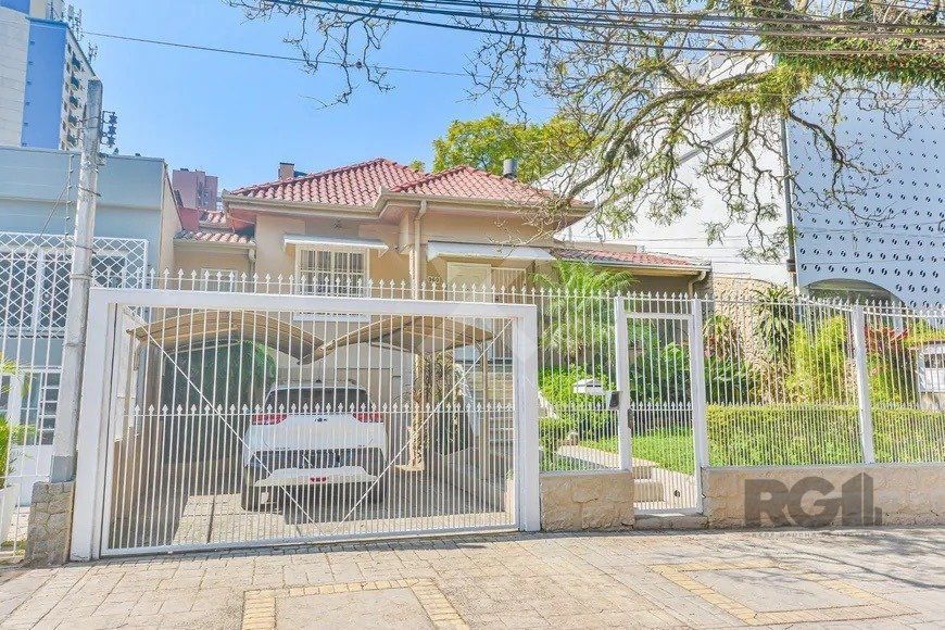 Casa 4 Dormitório(s) Bairro Petrópolis