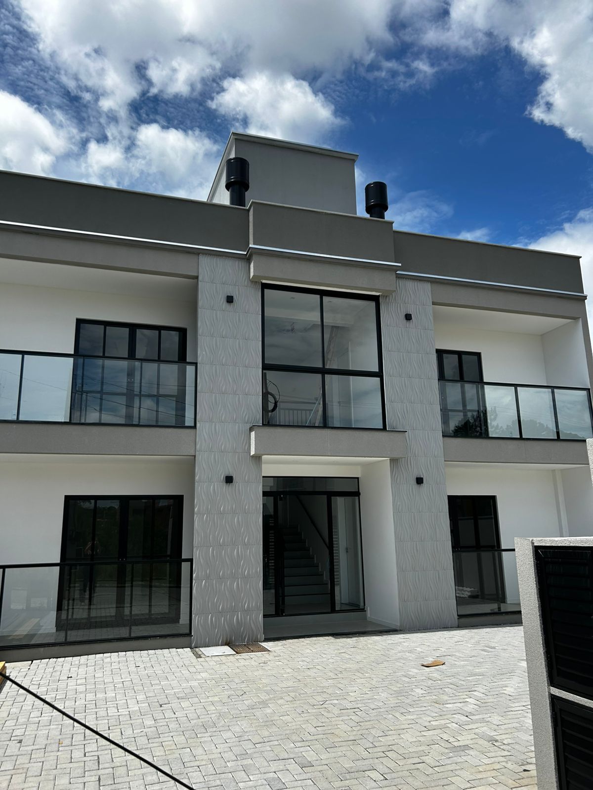 Apartamento com 3 quartos sendo 1 suítes e duas demi-suítes