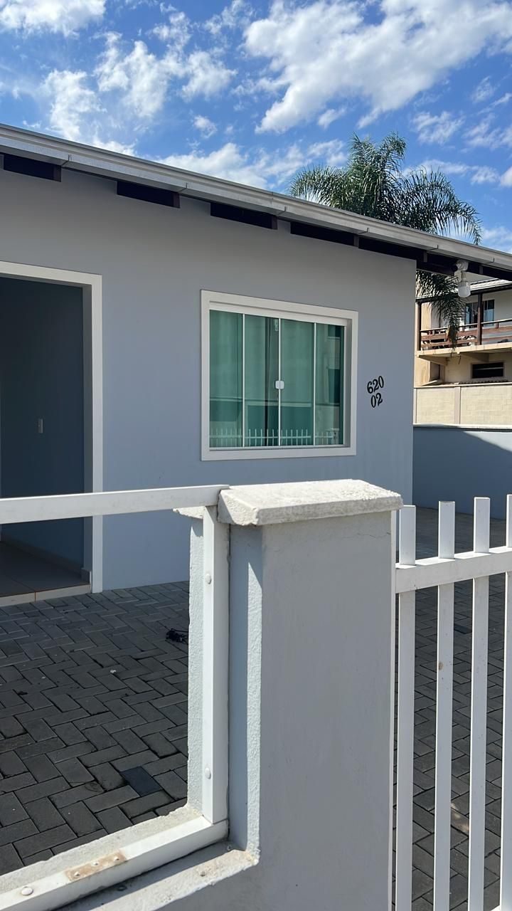 Casa no bairro São Cristovão com amplo espaço de terreno