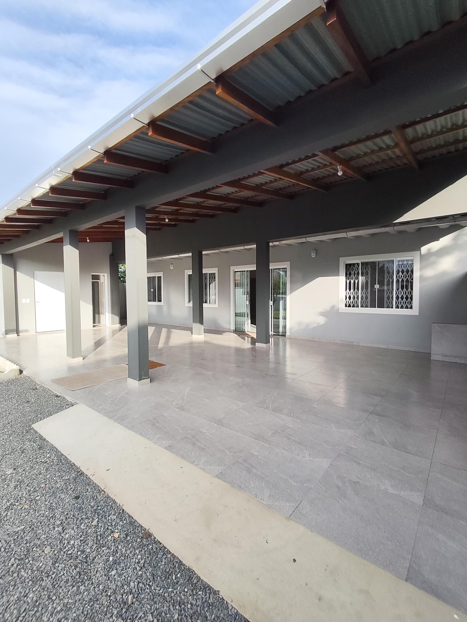 Casa para alugar  no Centro - Balneário Piçarras, SC. Imóveis