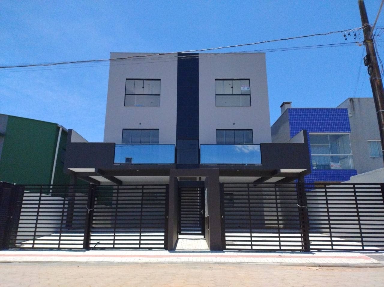 Apartamento duplex com 3 quartos sendo 1 suíte apenas 450 metros da praia