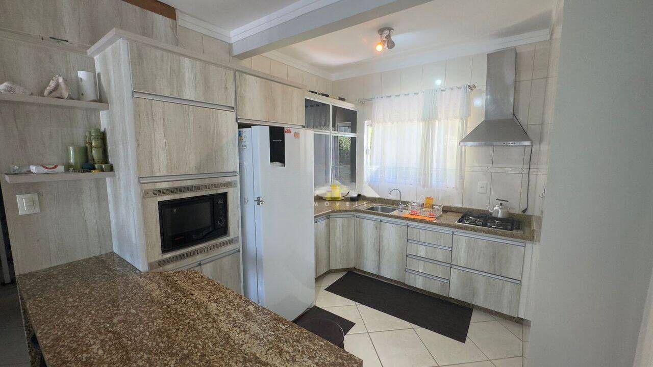 Sobrado, 4 quartos, para alugar, 260 m², Itacolomi - Balneário Piçarras — foto 3