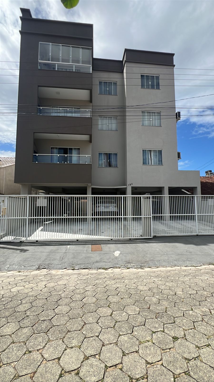 Apartamento à venda  no Itacolomi - Balneário Piçarras, SC. Imóveis
