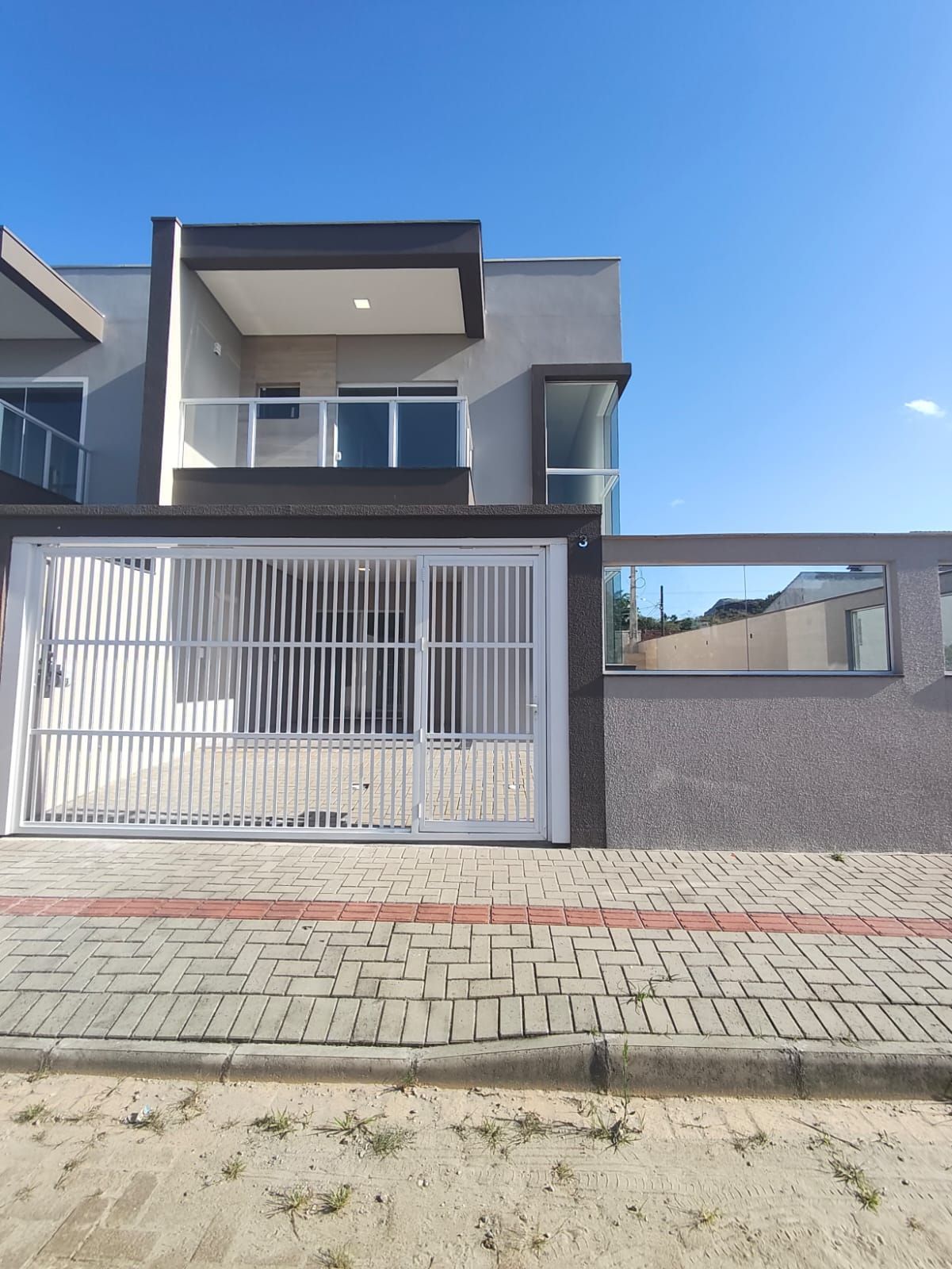 Sobrado novo para locação anual no itacolomi